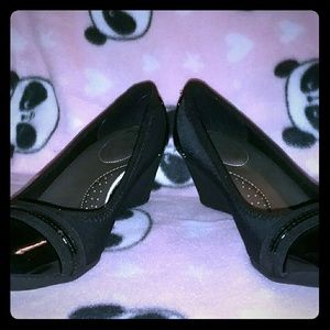 Time and Tru patent leather wedges in black